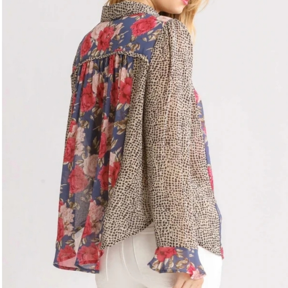 CRUSHING ON YOU BUTTON UP TOP - Picture 2 of 11